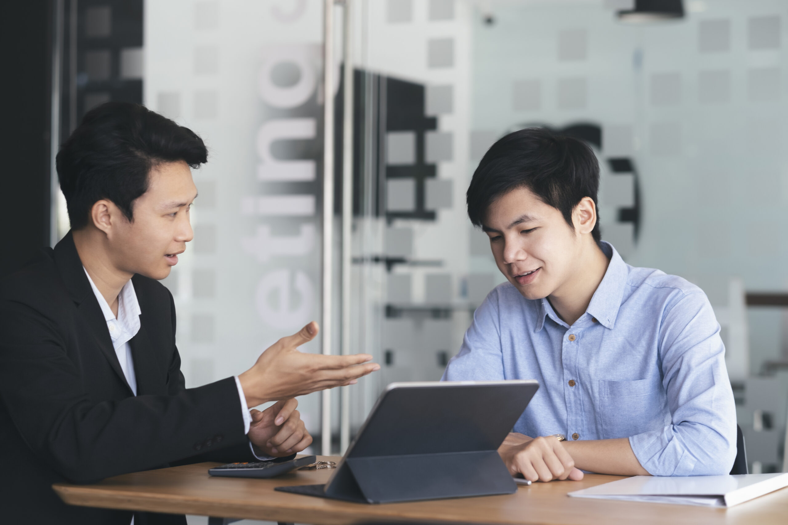 Young startup businessmen teamwork brainstorming meeting to discuss the new project investment.